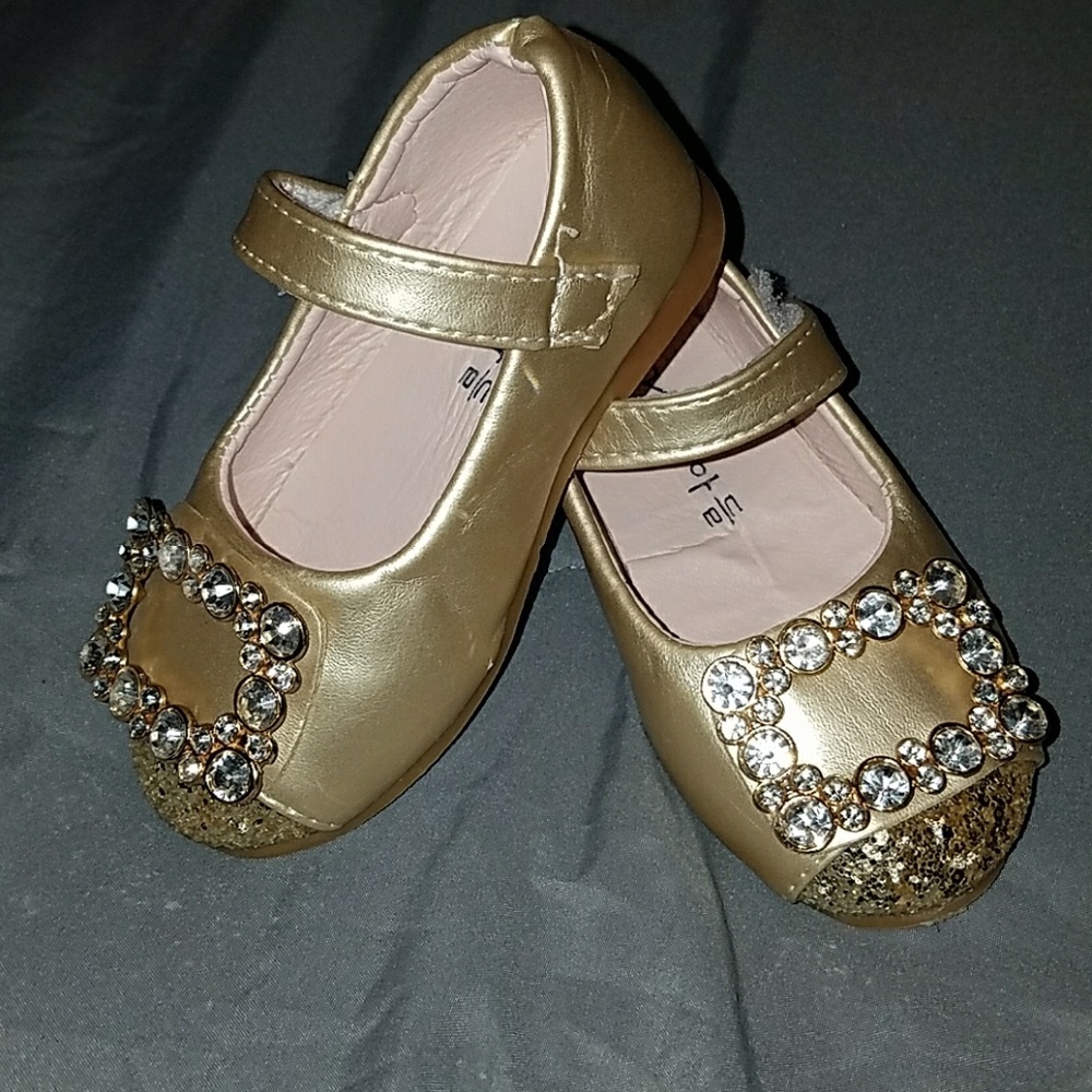 Gold shoes toddler size 6